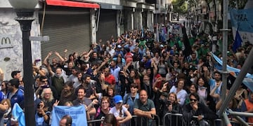 Contundente paro general en Rosario con 20 mil personas en el acto central de San Martín y Córdoba\u002E