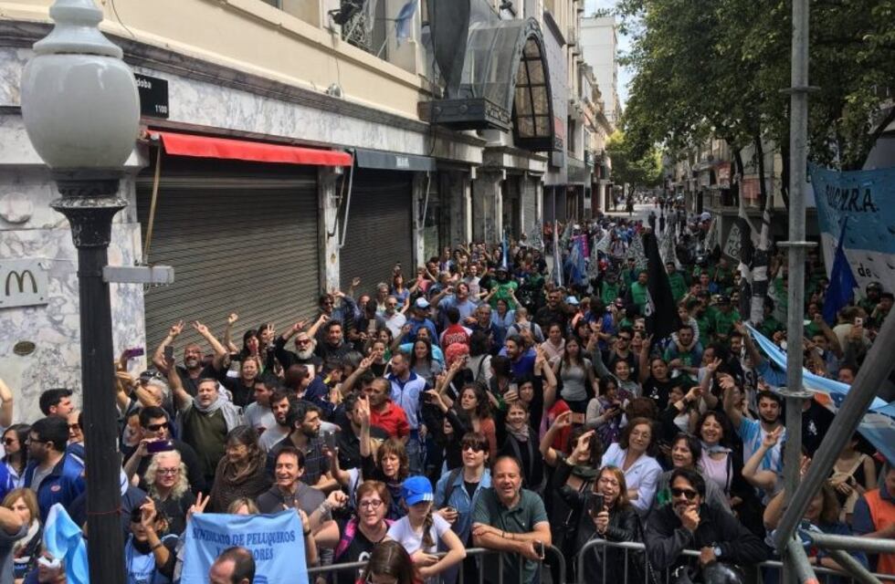 Contra el paro, Cambiemos sostuvo que "en estos momentos hay que trabajar más que nunca"