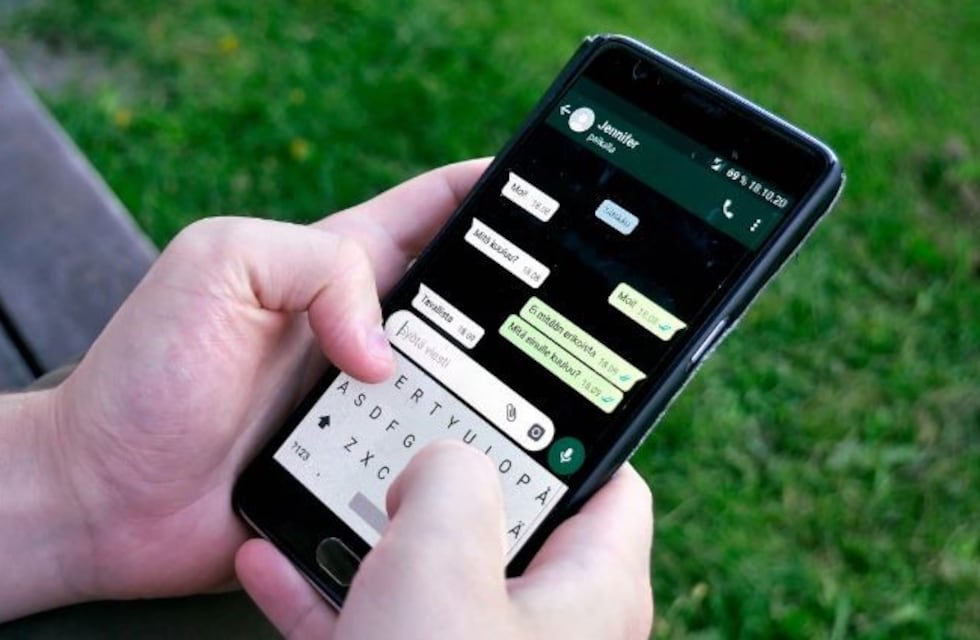 La Plata habilitó dos líneas para brindar información oficial del municipio por WhatsApp