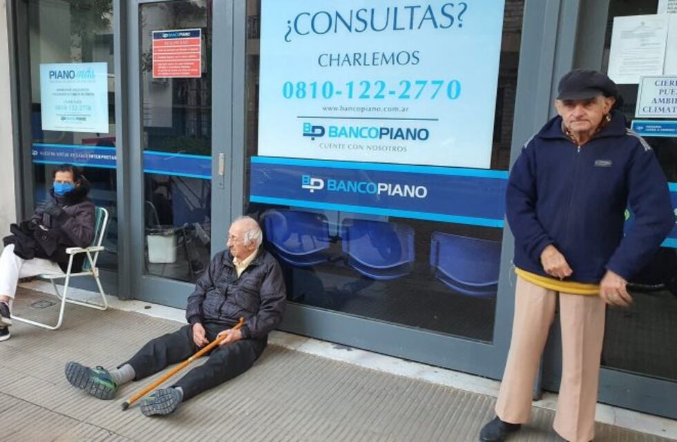 Caos en los bancos rosarinos: "hay el doble o el triple de la gente que tenemos que tener en la calle"