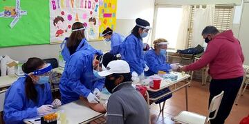 Cinco de los seis casos, relacionados al último brote en la capital cordobesa\u002E