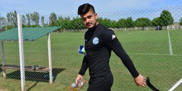 Acosta entrena pero no quiere jugar y prefiere irse de Belgrano\u002E Y su representante, Juan Cruz Oller, lo avala\u002E