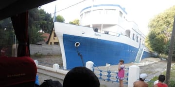 Recorrida del Bus Turístico pasando por la Casa Barco