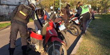 Motoristas de Tránsito y de la Policía Caminera continúan con los dispositivos móviles\u002E (Web)\u002E