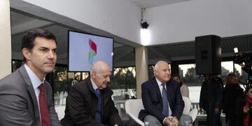 El mandatario organizó el evento en uno de los salones del puerto\u002E (@pfornero)