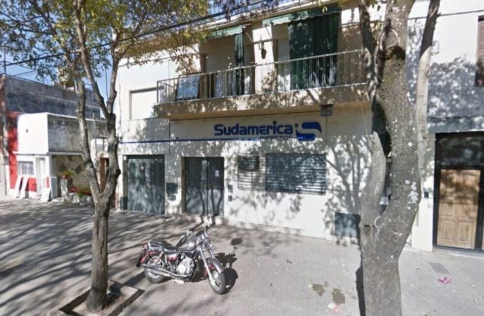 Arrojaron una bomba molotov contra una imprenta de zona sur