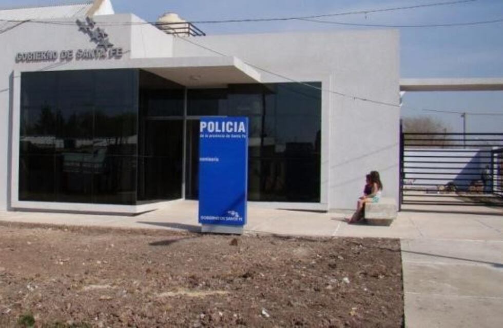 Se entregó el joven acusado de apuñalar a un vecino en Villa Gobernador Gálvez