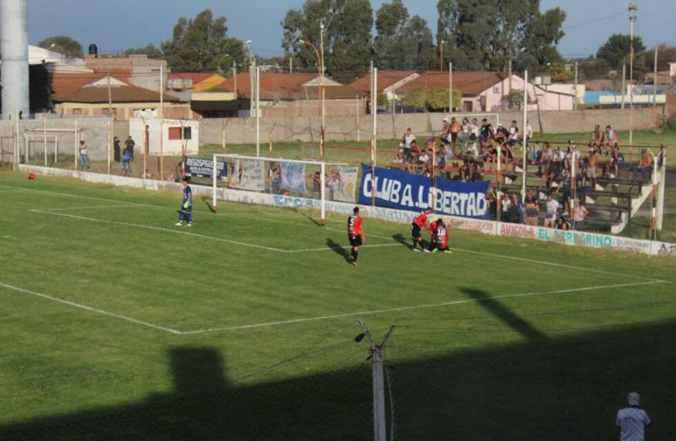 Sporting ganó y sigue puntero, Rosario empató