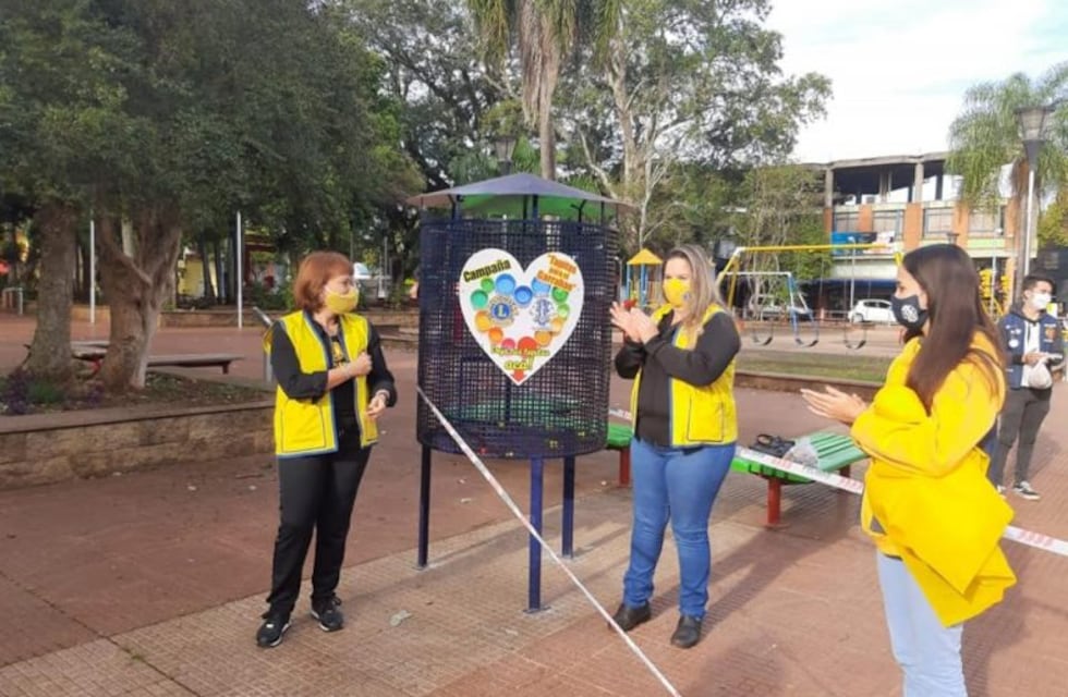 El Club de Leones de eldorado instaló dispositivos de recolección de tapitas