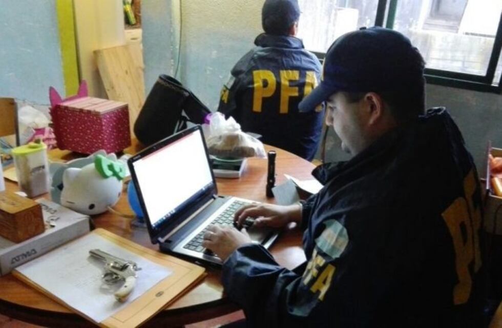 Desmantelaron una banda dedicada al narcomenudeo y detuvieron a cinco personas