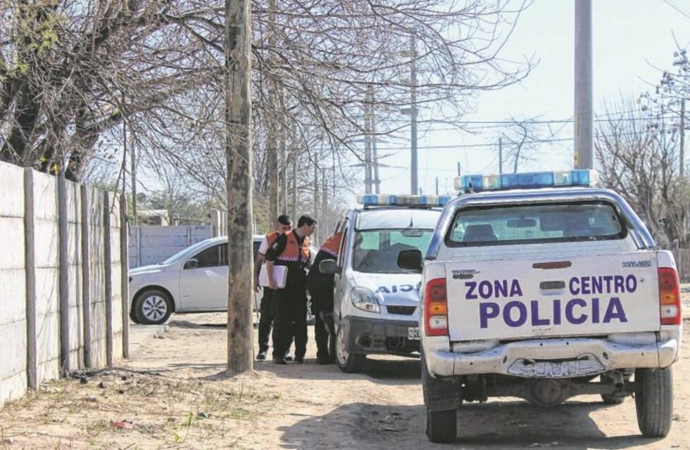 Hirieron a un policía de un ladrillazo en la cabeza en pleno operativo