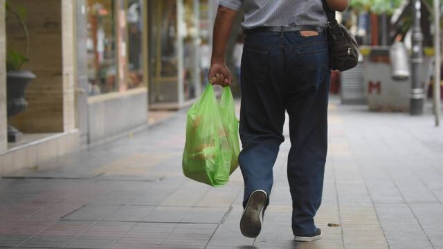 Los supermercados de San Luis ya no entregarán bolsas plásticas