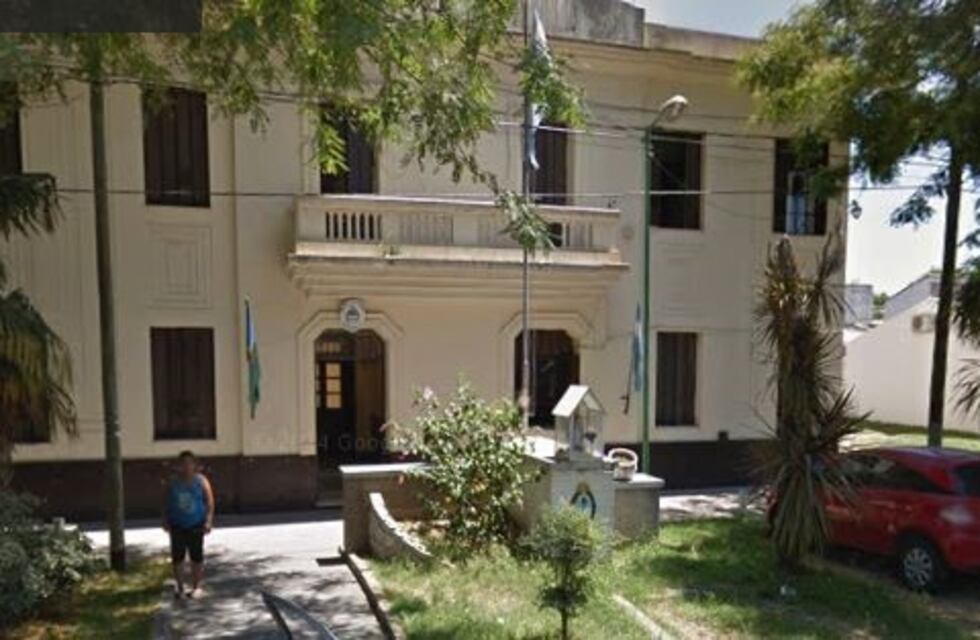 Hallan dos sobres con papeles de colores en una comisaria: adentro tenía que haber $ 17 mil secuestrados en operativos