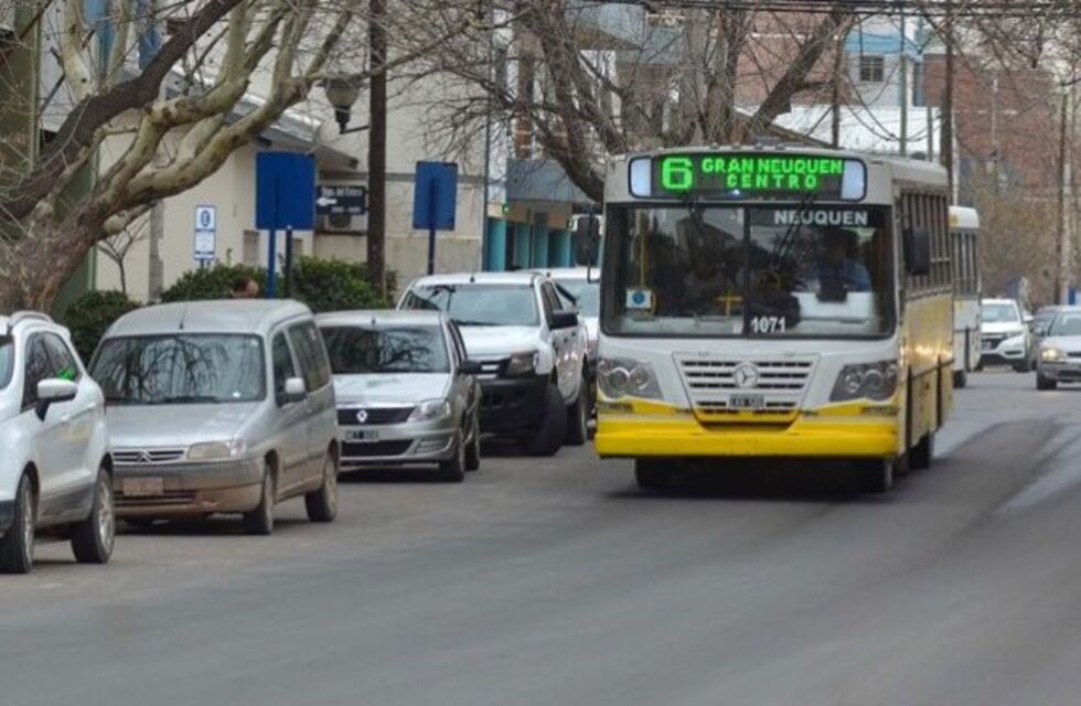 Hubo acuerdo con la UTA y se levantó el paro de colectivos en Neuquén para hoy y mañana