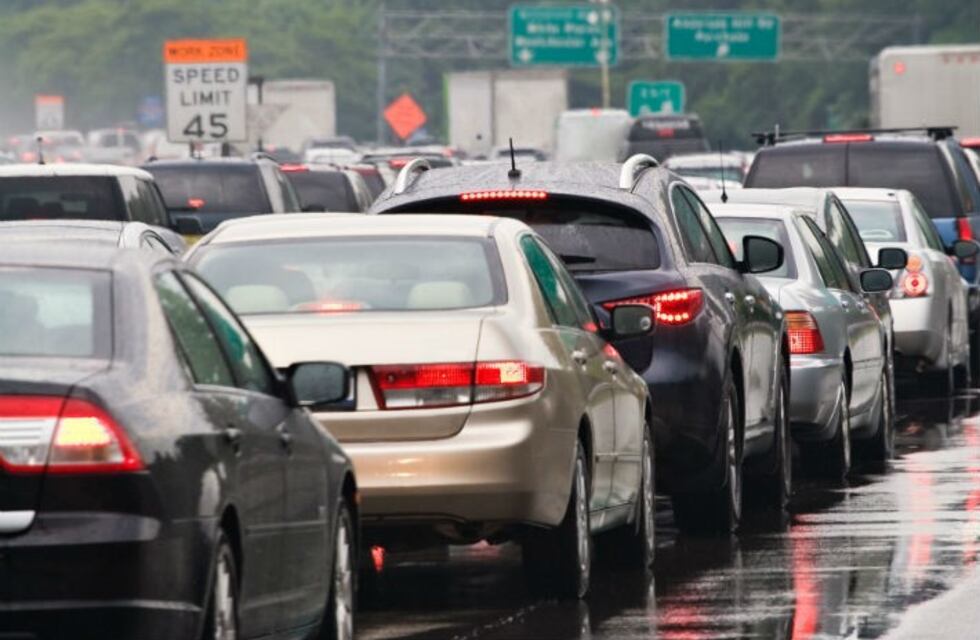 Una mujer en topless atacó a otra y terminó presa