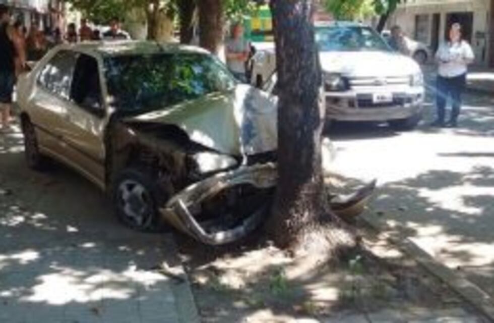 Trató de evitar un control y protagonizó un violento choque en zona oeste