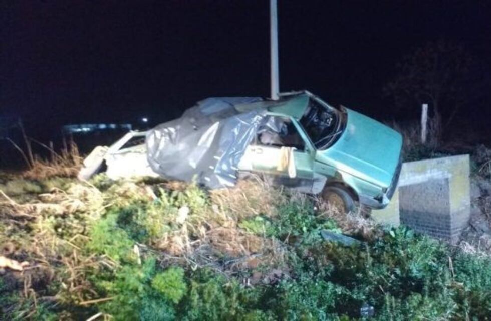 Un matrimonio murió luego de que un automovilista tratara de sobrepasar su auto en la ruta A012