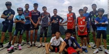 Ekapol Chanthawong, el entrenador del equipo de fútbol tailandés que estuvo atrapado en una cueva, apeló a la meditación para mantener a los chicos con vida\u002E
