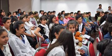 Los niños relataron en primera persona el flagelo de la violencia y la droga en su barrio\u002E (Facebook Carola Nin)