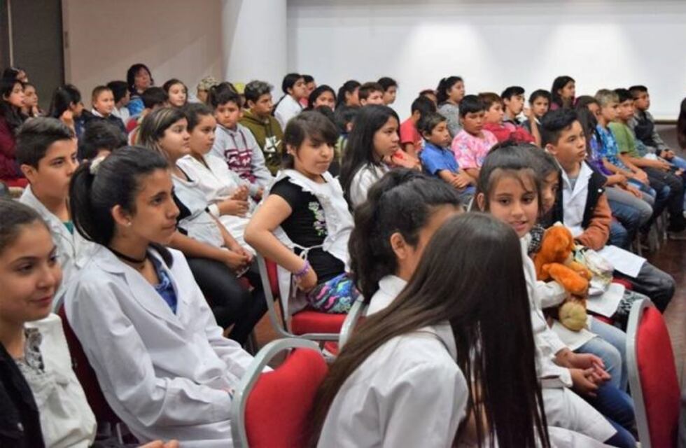 El duro relato de alumnos rosarinos que cuentan cómo en el barrio los tientan para vender droga