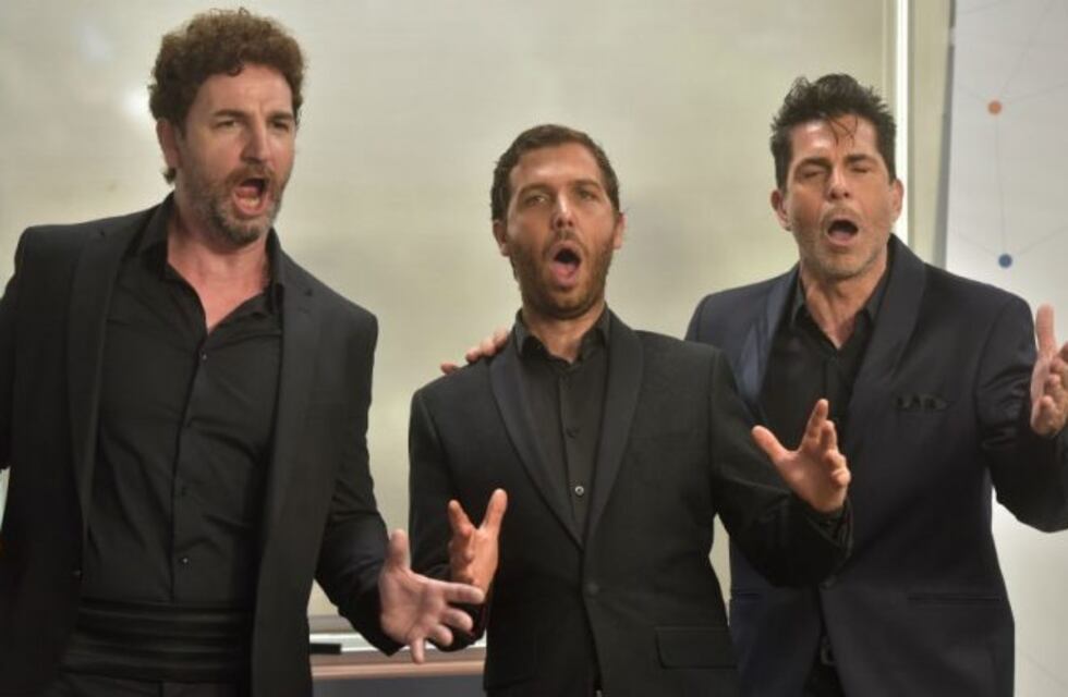 Héroe Lirico Pop en Tres Arroyos a beneficio de la Escuela Nº 502