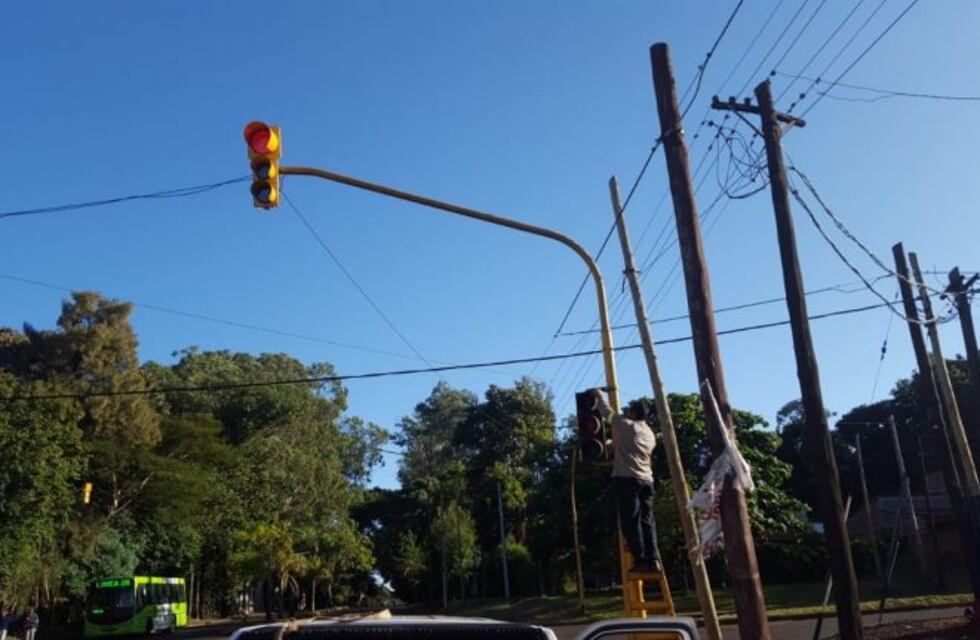 Desde el sábado hasta el domingo  Posadas reparó equipos de semáforos