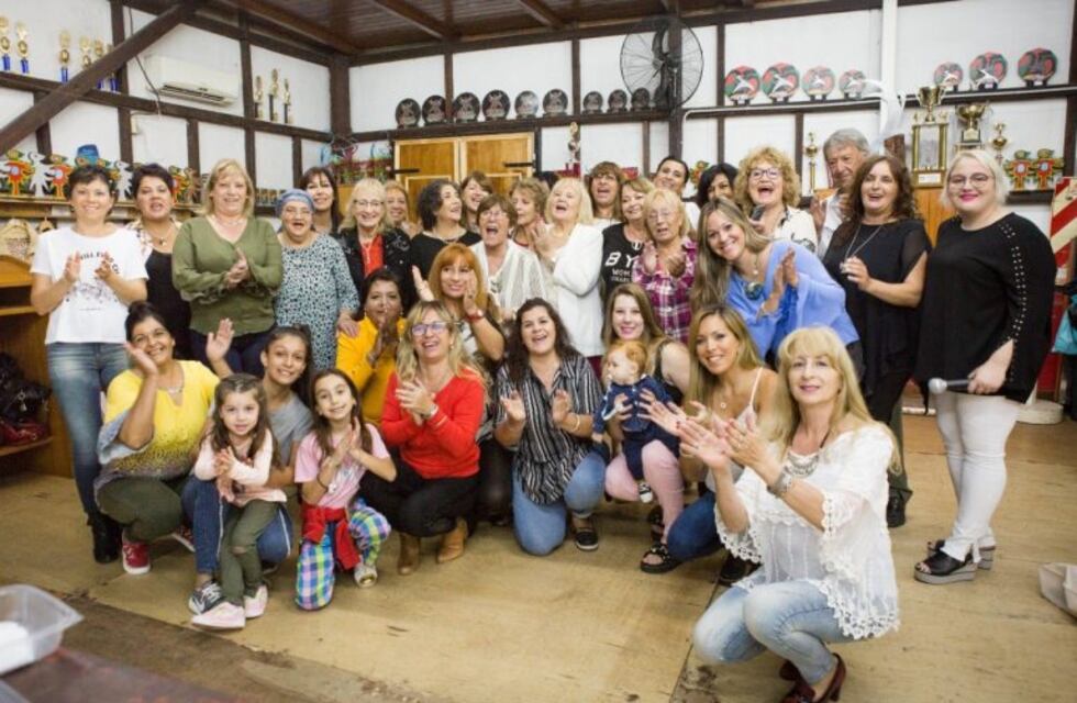Exitoso Desfile Modelos de Superación en Arroyito por el Día de la Mujer