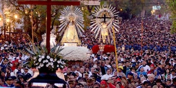 Procesión en honor al Señor y la Virgen del Milagro (web)