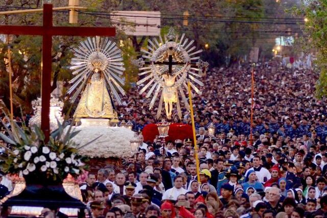 Procesión en honor al Señor y la Virgen del Milagro (web)