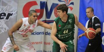 A comienzos de octubre, el Griego venció a la Gloria\u002E Esta noche hay revancha, con el primer puesto en juego\u002E