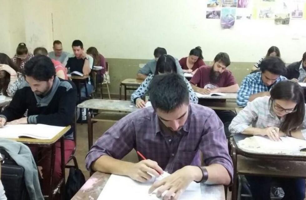 Inscripciones al Plan FinEs para jóvenes y adultos en Coronel Rosales