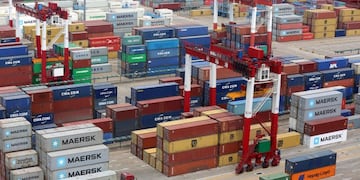 La balanza comercial acumuló su tercer mes con superávit por el desplome de las importaciones\u002E