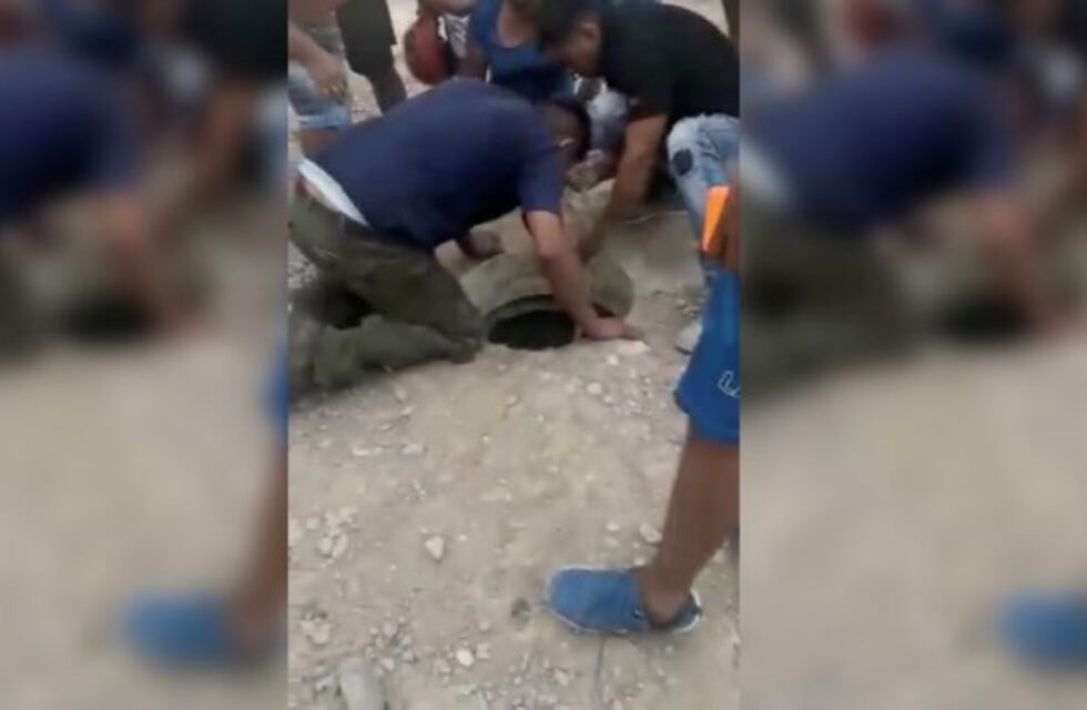 Salta: una niña cayó en una alcantarilla y los vecinos la rescataron