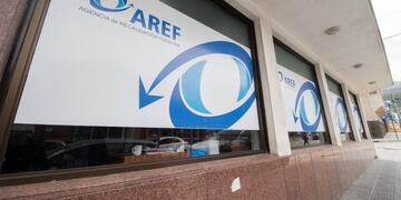 AREF