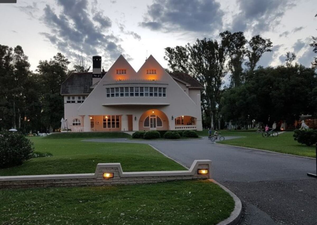 Uno de los allanamientos se realizó en el exclusivo country Kentucky de Funes\u002E (Archivo)