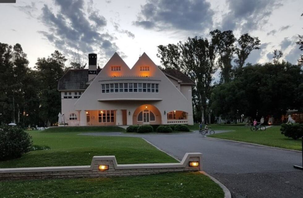 Allanamientos en exclusivos loteos de Funes por una investigación por estafa