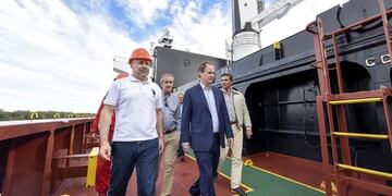 Bordet visitó el buque de ultramar que llevará el arroz hasta Irak\u002E