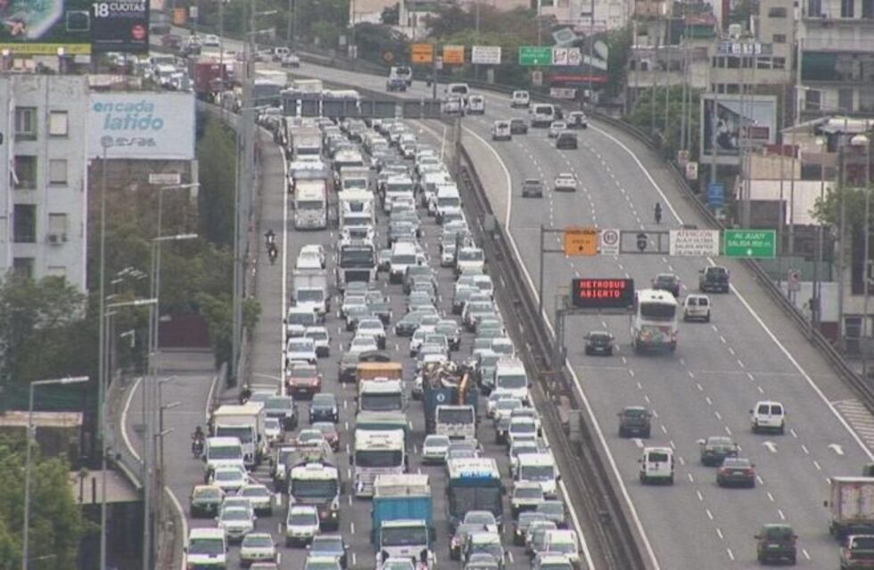 Unos 2400 autos por hora viajan hacia la Costa Atlántica en el inicio de la temporada de verano