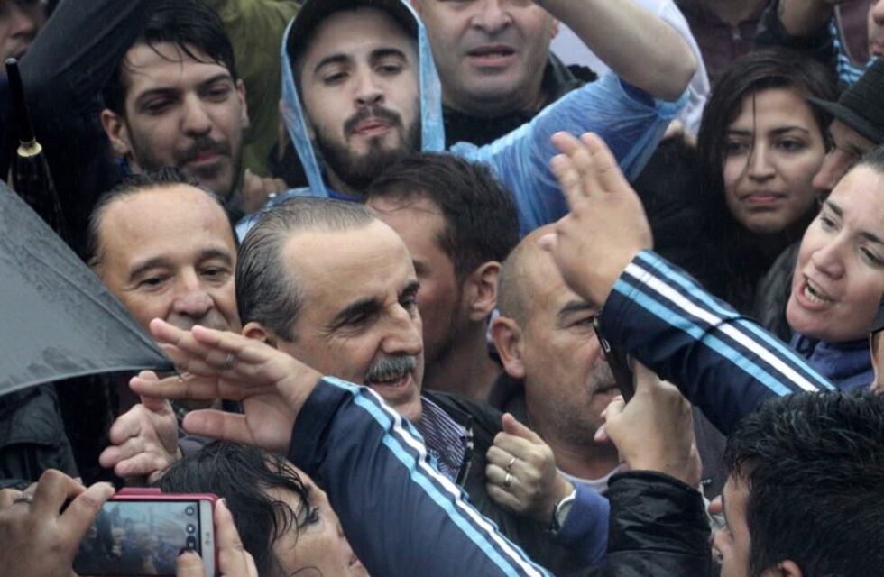 Una mujer increpó a Guillermo Moreno: "Se robaron todo"