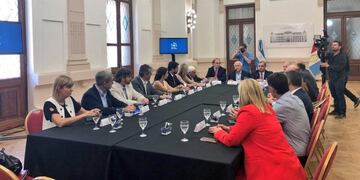 Los dirigentes que trabajan en el Congreso plantearon la medida ante el gobernador Miguel Lifschitz\u002E (@rodenasale)