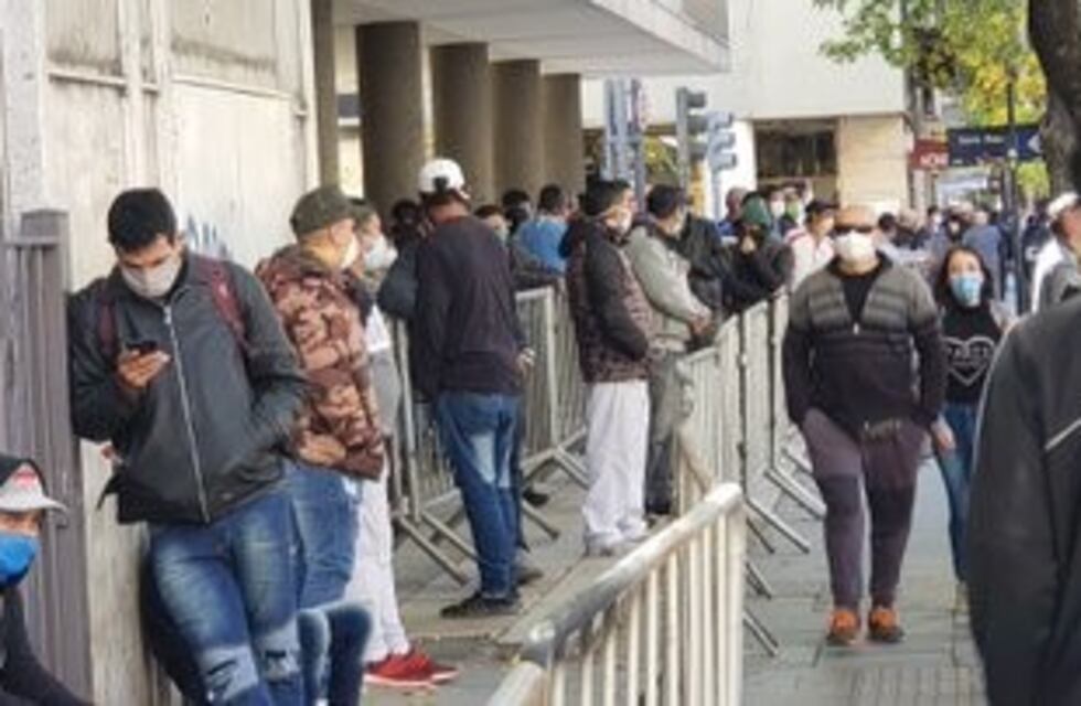 Coronavirus: este lunes comienzan a pagar la segunda etapa del bono de 10 mil pesos