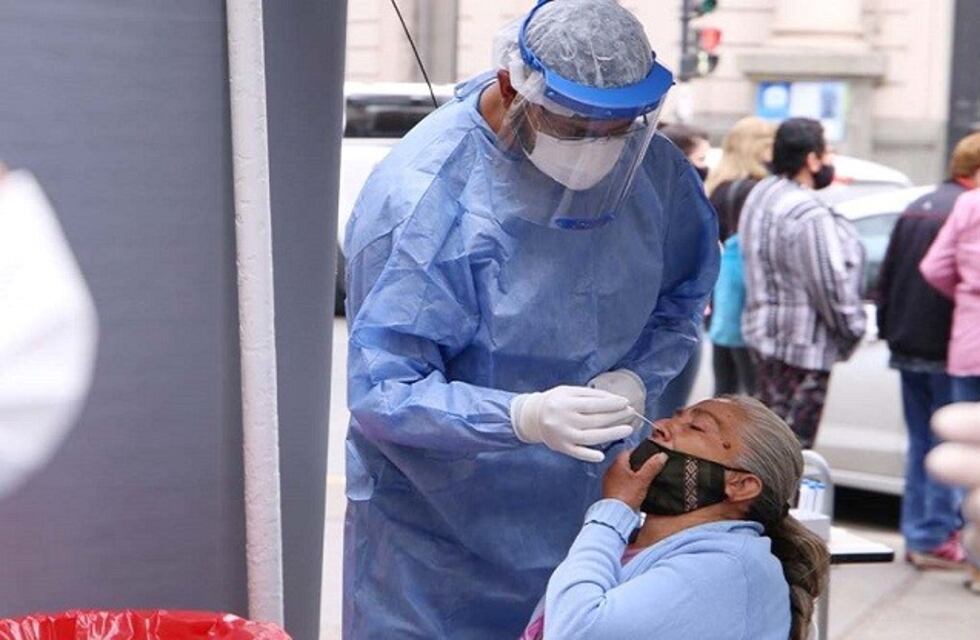 Coronavirus en Tucumán: el lunes cierra con un leve descenso en 500 casos