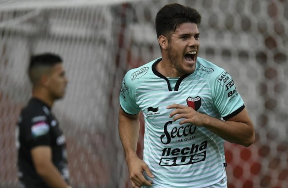 Colón superó a Argentinos y es uno de los escoltas del líder Boca