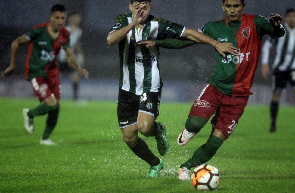 Bajo una intensa lluvia, Banfield cayó 1-0 con Boston River por la Copa Sudamericana