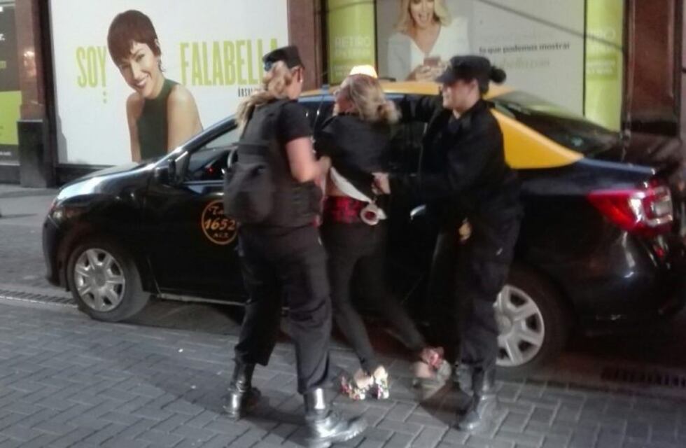 Una mechera robó en pleno microcentro y fue atrapada justo cuando se iba a fugar en taxi