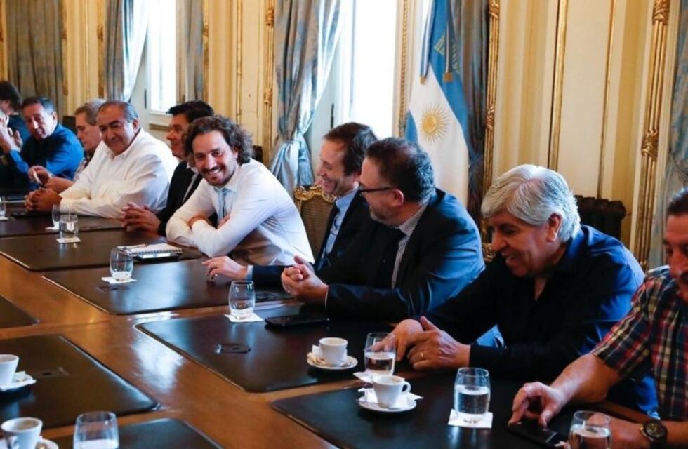 El Gobierno acordó con los gremios el pago de una suma fija para el sector privado