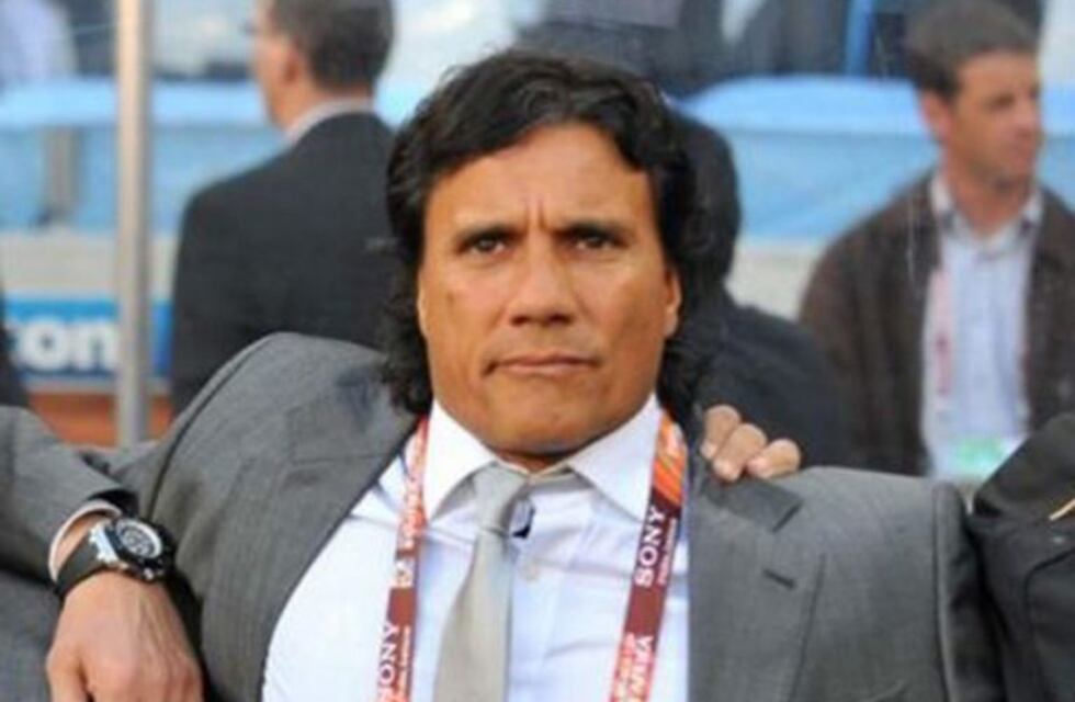 Héctor Enrique: "A Messi no le alcanza ni ganando dos Mundiales para ser como Maradona"