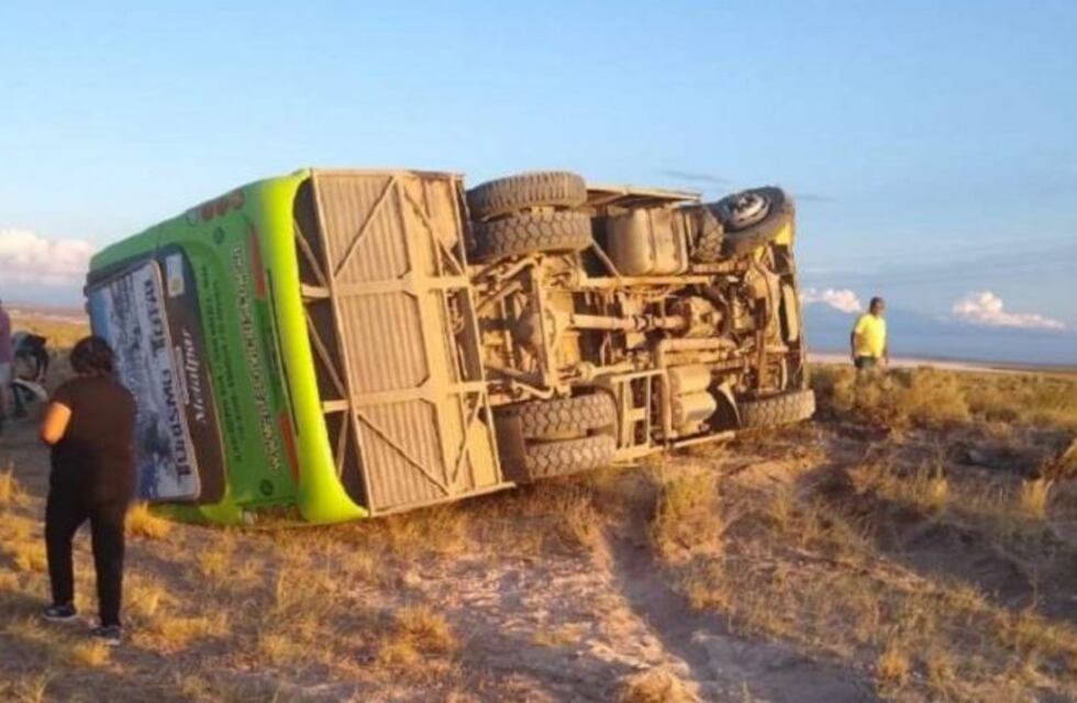 Volcó un micro en San Rafael: al menos 14 heridos