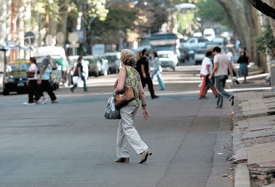 Cuando las personas agradecen en los cruces, contribuyen a un ambiente urbano más humano y cooperativo.