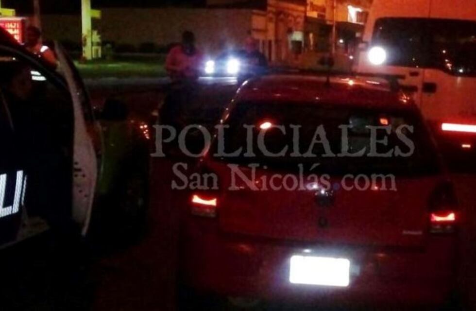Dos personas resultaron heridas tras chocar a la salida de un estacionamiento